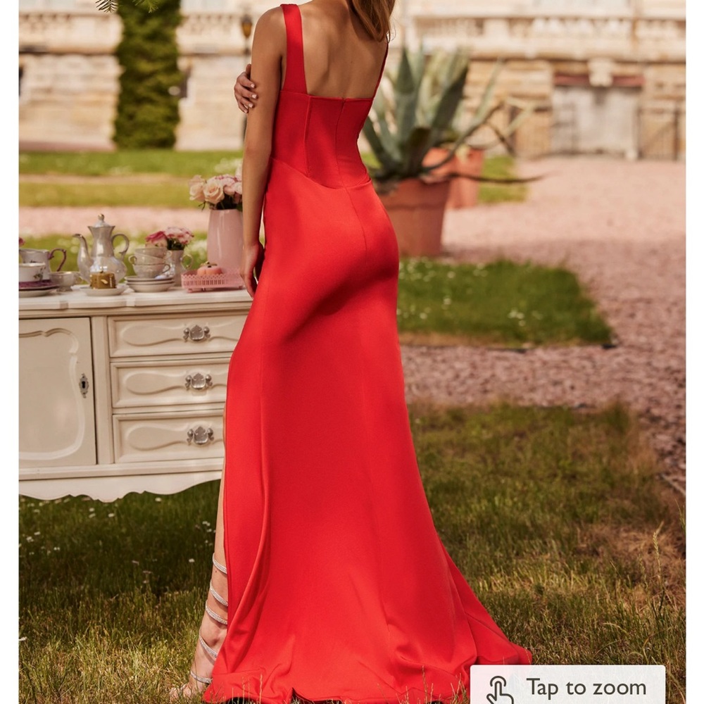 Taylor - Red - Picture 2 of 2